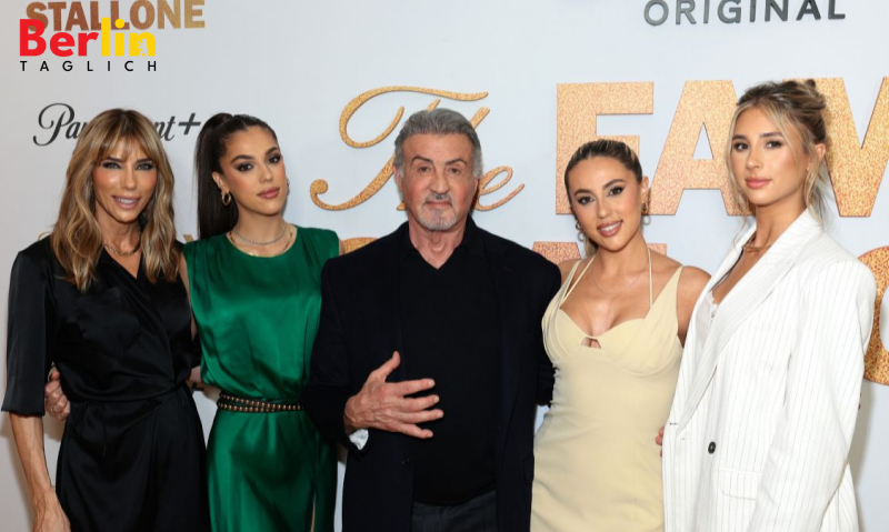 (L-R) Jennifer Flavin Stallone, Sistine Stallone, Sylvester Stallone, Sophia Stallone und Scarlet Stallone Foto von Dimitrios Kambouris/Getty Images für Paramount+