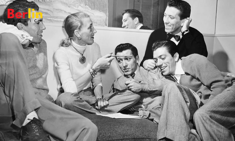 Sängerin Kay Thompson im Jahr 1947 mit den Brüdern Williams (von links), Bob, Dick, Andy (hinten) und Don. SAMMLUNG EVERETT