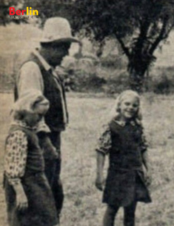 Ein altes Bild der Zwillingsschwestern Danna und Debra mit ihrem Vater