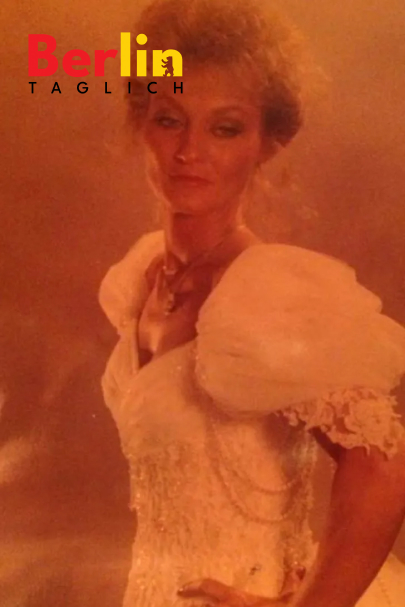 Ein altes Bild von Lynn in einem Hochzeitskleid