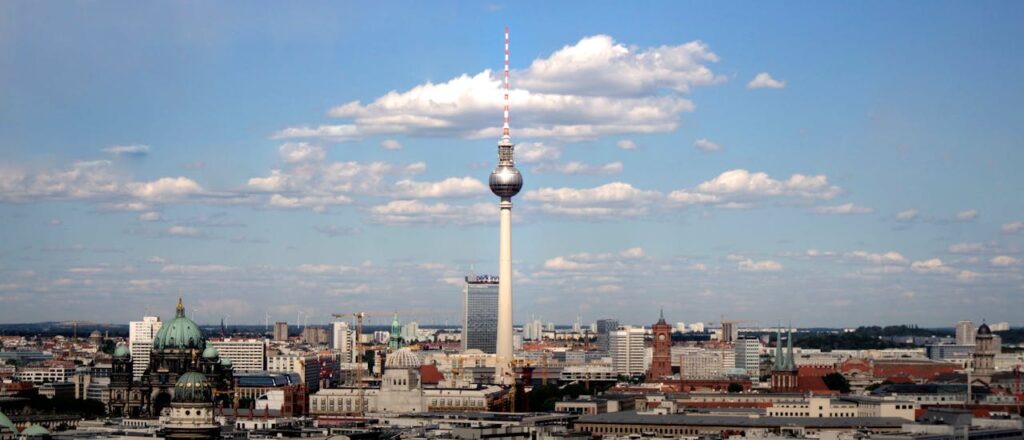 Von der Mauer zur Megacity Wie Berlin in 35 Jahren zweimal neu erfunden wurde